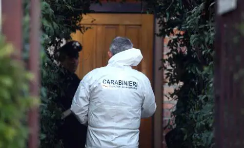 Uccisi in casa, sospetti sul domestico