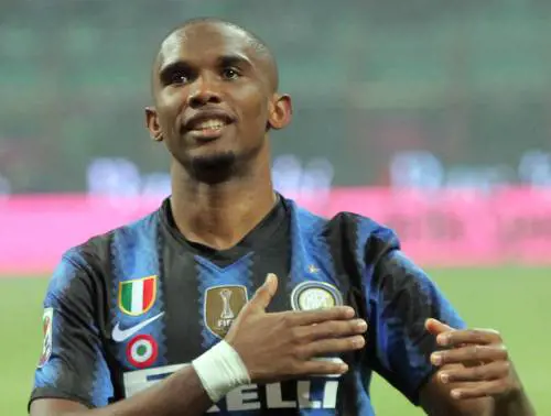 Nel «derby» dei dispetti Etoo gioca con Tevez