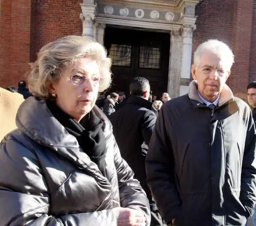 Comè umano il premier: «Sono in pena per i politici»