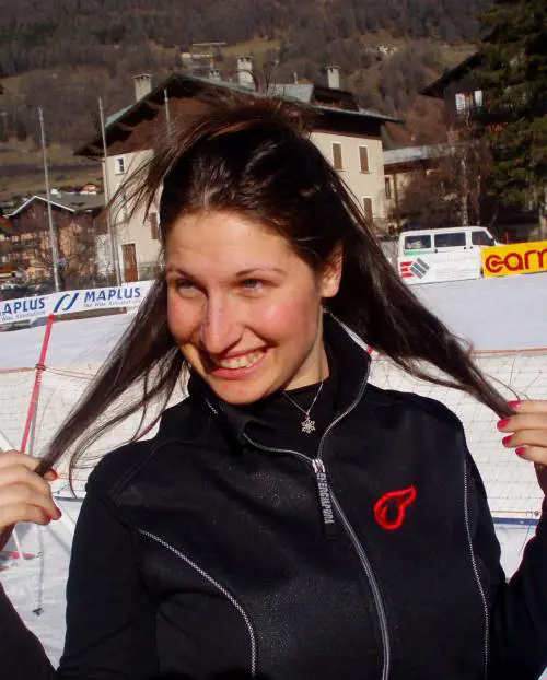 Mix di droga e alcol in discoteca ragazza in fin di vita dopo lo sballo