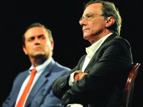 Napoli, Vecchioni lascia   il Forum delle culture 2013 E Giggino ora canta da solo