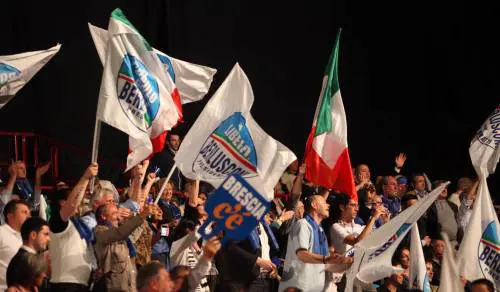 Pdl, a Milano salta ancora il congresso