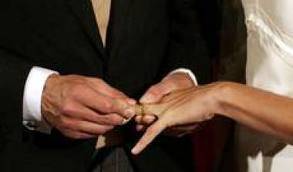 Un miracolo o un contratto, pure l'ateo si sposa in chiesa Ma il matrimonio è sacro?