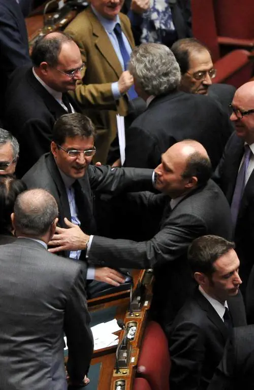 Cosentino salvo: flop di forcaioli e centristi