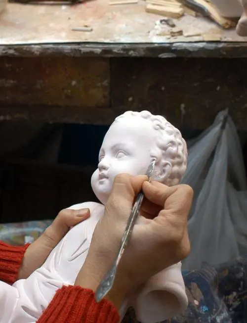 Distrutto il presepe della scuola I vandali ripresi dalle telecamere