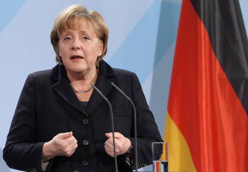 Crisi, S&P avvisa la Francia: "Rischia altri tagli del rating" Merkel: agenzie da rivedere
