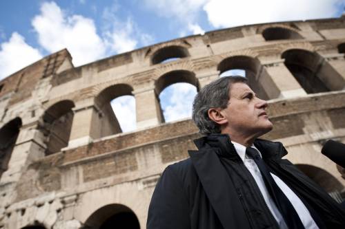 Colosseo, nuovo crollo Si staccano 2 frammenti Alemanno: "Ora basta"