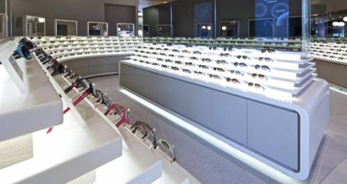 Luxottica, turno in fabbrica dalle cinque del mattino I lavoratori accettano