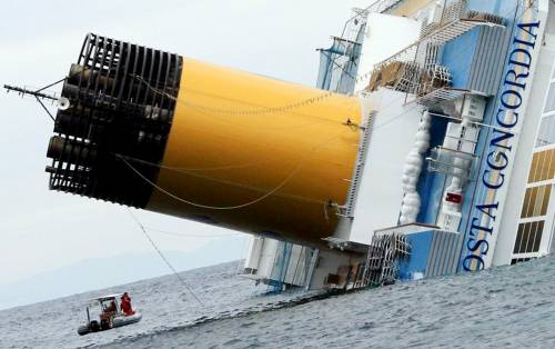 La Capitaneria a Schettino: "Vuole andare a casa?"