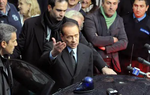 Berlusconi con i figli allesequie. Commozione e ricordi: era una donna dolce, amava la danza