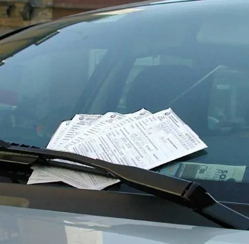 Targa svizzera per evitare multe, denunciato per truffa