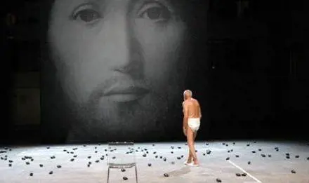 Politici e vescovi in scena: «Cè un limite anche allarte»