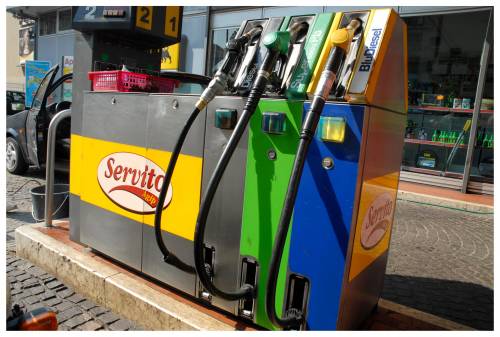 Italia folle della benzina  a 3.500 lire al litro
