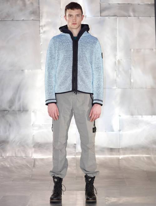 E Stone Island propone i jeans catarifrangenti