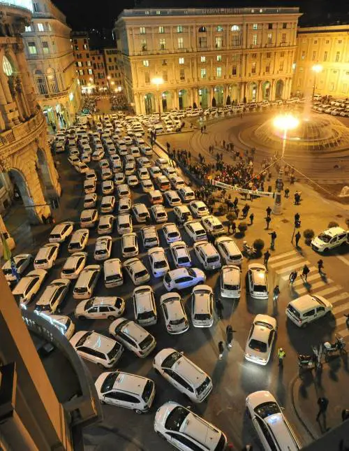 Tra gas, benzina e banche Ecco il decreto "cresci Italia" Tutto cambia, l'articolo 18 no