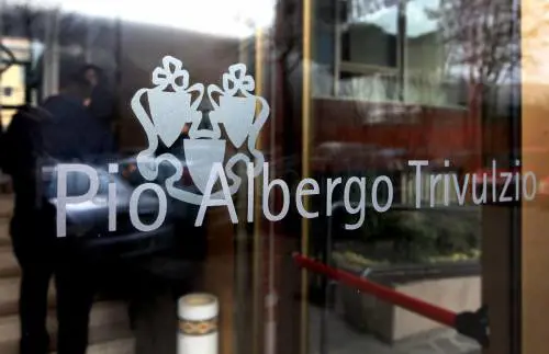 Il Trivulzio si vende auto e case su internet