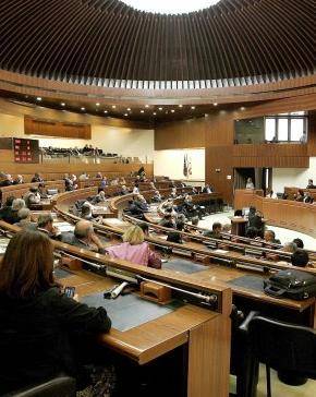 Stipendi pubblici d’oro: i consiglieri sardi sono i Paperoni d’Italia