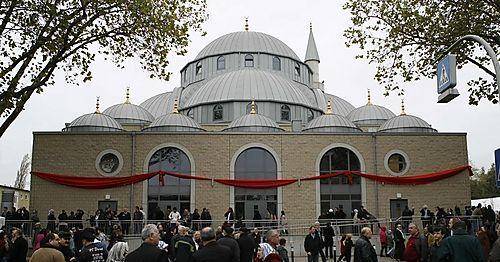 Islam di casa in Europa  Nelle chiese senza fedeli ora si fanno le moschee