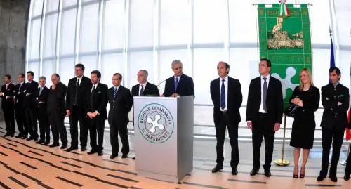 Formigoni cambia la squadra con due donne