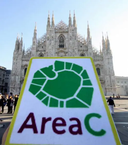 Mille firme in poche ore per il referendum contro Area C