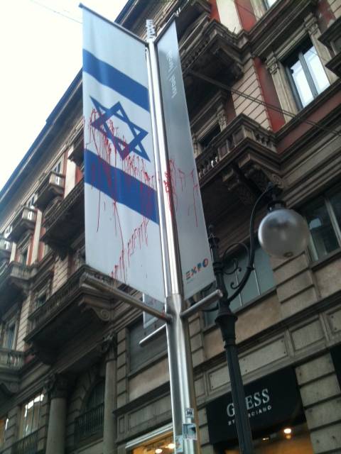La bandiera d'Israele macchiata di sangue Ma perché è ancora lì?