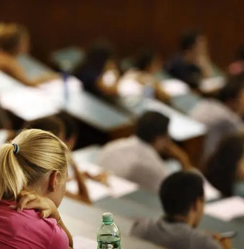 Tramonta un mito: i laureati non guadagnano di più