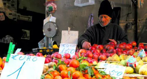 Effetto Tir: gli scaffali si svuotano volano i prezzi di frutta e verdura