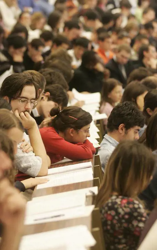 Baby prof contro i bamboccioni: «Laurea dopo i 28 anni? Sfigati»