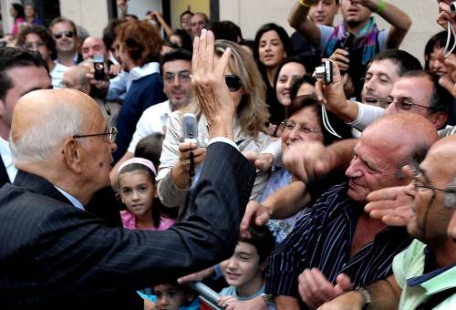 Napolitano avverte Monti: "Il lavoro non è un privilegio"
