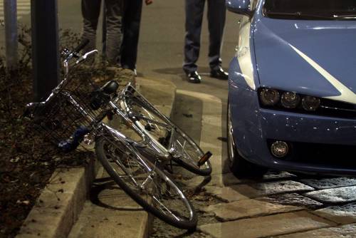 Milano, cade dalla bici dopo uno scippo In coma una 54enne