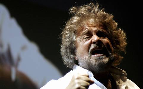 Grillo per difendere i No Tav cita pure le Brigate Rosse e la "geometrica potenza"