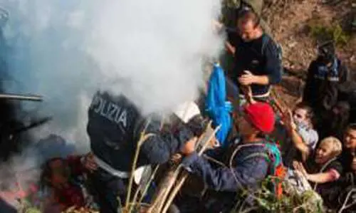 Retata contro i No Tav Ma come fanno tristezza,  i terroristi coi capelli bianchi