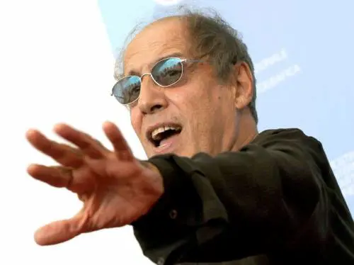 Celentano double-face  Esige libertà dalla Rai  ma censura un editore