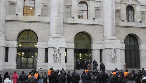 Ore 15.53: Milano trema ancora Palazzi evacuati. E ora cè paura