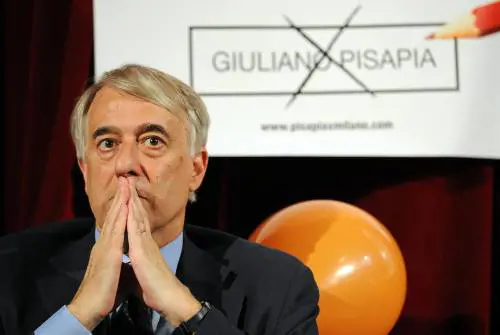 Coppie gay, i cattolici scomunicano Pisapia