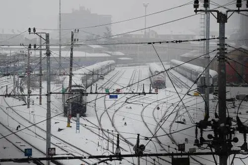 Neve e gelo record  in tutto il Paese Treno fermo per 6 ore