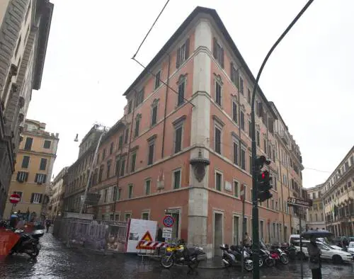 Palazzo d’oro,  ora i pm indagano  sul senatore Conti
