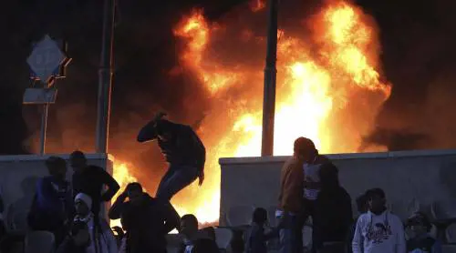 Egitto, follia allo stadio:  strage di 70 morti