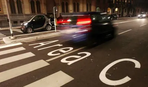 Area C, ogni giorno entrano mille automobili "proibite"