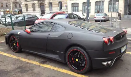 Gli handicappati che girano in Ferrari