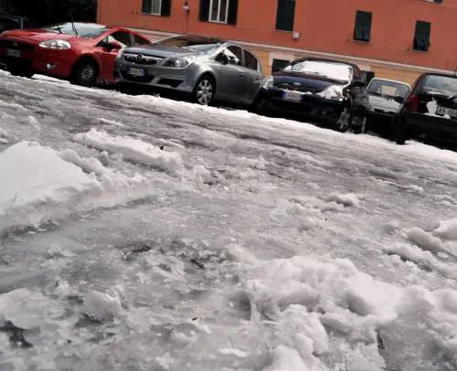 Morsa del ghiaccio in Liguria: vanno le moto, ma non i treni