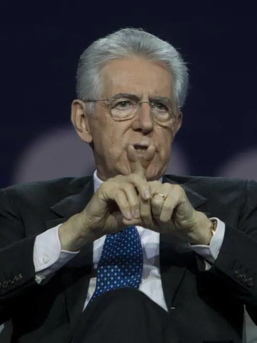Monti dice una cosa di destra "Il posto fisso? Che noia" E fa infuriare tutta la sinistra