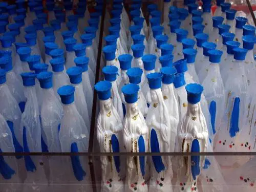 Ai malati false cure mediche con l'acqua di Lourdes: arresti a tappeto a Ancona