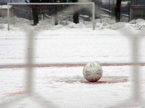 La neve seppellisce calendario e Lega