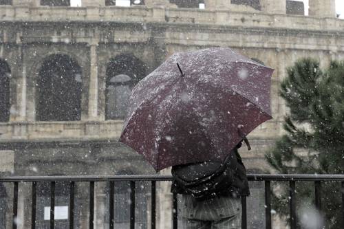 Peggiora il maltempo al Centro, una vittima a Isernia Il Viminale avverte: "Non mettetevi in viaggio"