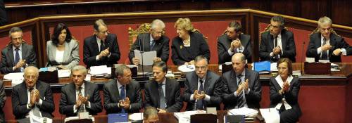 Gli italiani sfiduciano  la politica senza identità  e schiava dei tecnici