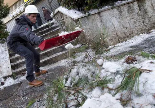 Neve a Roma, Alemanno  accusa la Protezione civile:  "E' in mano ai passacarte"