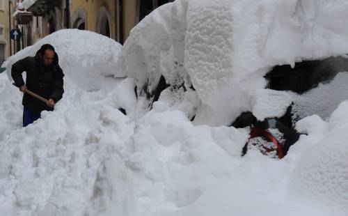 Altre vittime per il gelo E nei prossimi giorni nevicherà ancora