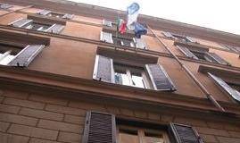 Anomalie e buchi neri, spunta una casa di Alemanno