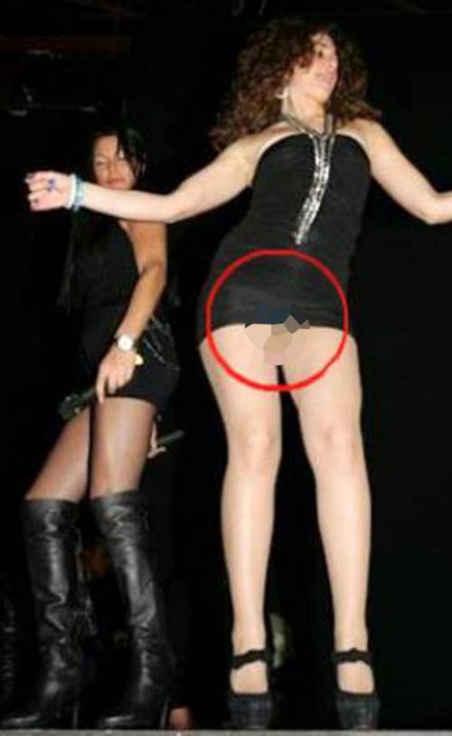 Il bunga bunga del Pd  Festa hard a Napoli